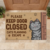 Gardez la porte fermée Planification de l'évasion du chat - Tapis décoratif personnalisé pour décoration d'intérieur - Cadeau de pendaison de crémaillère pour les propriétaires d'animaux de compagnie, les amoureux des animaux de compagnie